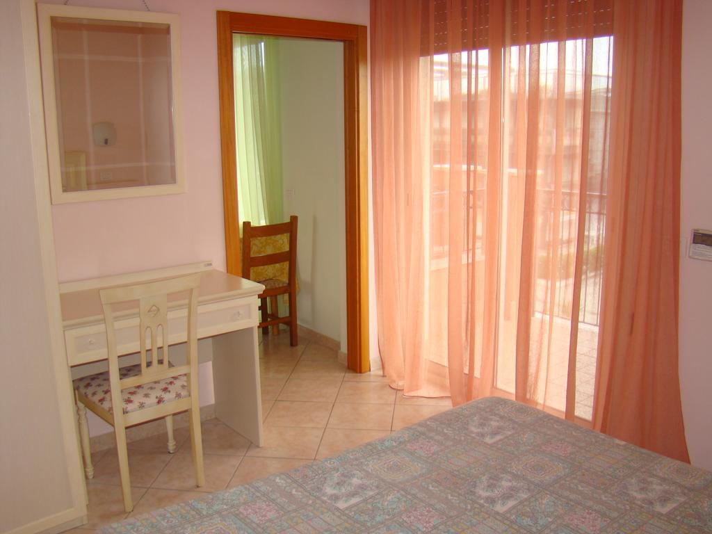 Il Casale Aparthotel Martinsicuro Exterior photo